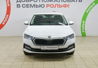 Подержанный автомобиль Skoda Octavia Liftback 2021 года (2 фото)