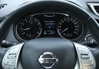 Подержанный автомобиль Nissan X-Trail 2015 года (11 фото)