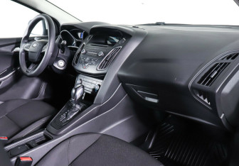 Подержанный автомобиль Ford Focus Hatchback 2018 года (9 фото)