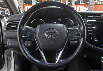 Подержанный автомобиль Toyota Camry Sedan 2020 года (17 фото)