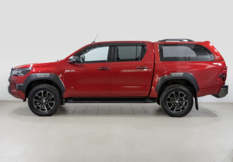 Подержанный автомобиль Toyota Hilux 2020 года (8 фото)