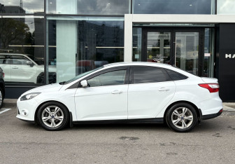 Подержанный автомобиль Ford Focus Sedan 2012 года (8 фото)