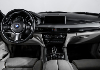 Подержанный автомобиль BMW X5 2015 года (12 фото)