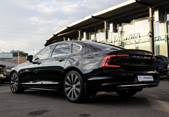Подержанный автомобиль Volvo S90 2021 года (7 фото)