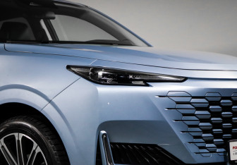 Подержанный автомобиль Changan UNI-K 2023 года (17 фото)