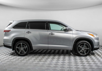 Подержанный автомобиль Toyota Highlander 2014 года (4 фото)