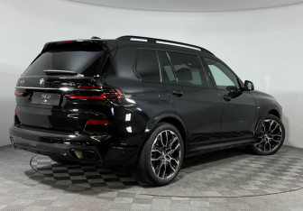 Новый BMW X7 2022 (2 фото)