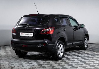 Подержанный автомобиль Nissan Qashqai 2012 года (5 фото)
