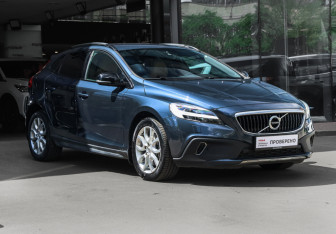 Подержанный автомобиль Volvo V40 Cross Country 2019 года (3 фото)