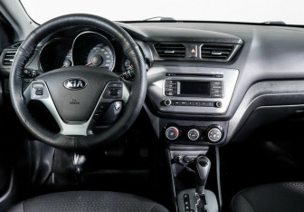 Подержанный автомобиль Kia Rio Hatchback 2016 года (8 фото)