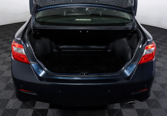Подержанный автомобиль Toyota Camry Sedan 2013 года (10 фото)