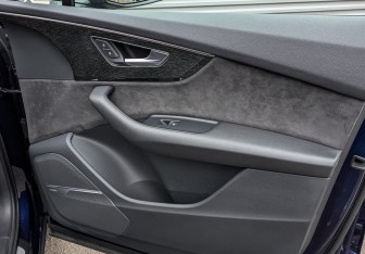 Подержанный автомобиль Audi Q7 2020 года (24 фото)