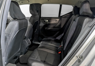 Подержанный автомобиль Volvo XC40 2018 года (12 фото)