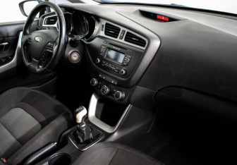Подержанный автомобиль Kia Ceed Hatchback 2014 года (10 фото)