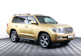 Подержанный автомобиль Toyota Land Cruiser Suv 2008 года (3 фото)
