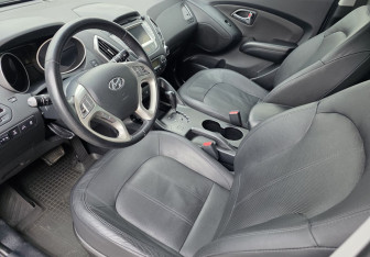 Подержанный автомобиль Hyundai ix35 2012 года (9 фото)