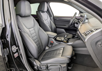 Подержанный автомобиль BMW X4 2024 года (23 фото)