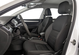 Подержанный автомобиль Skoda Octavia Liftback 2019 года (20 фото)