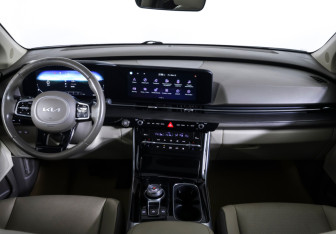 Подержанный автомобиль Kia Carnival 2023 года (16 фото)
