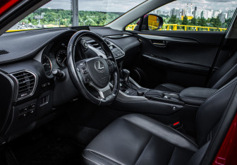 Подержанный автомобиль Lexus NX 2016 года (12 фото)