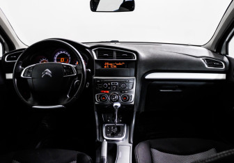 Подержанный автомобиль Citroen C4 Sedan 2014 года (11 фото)