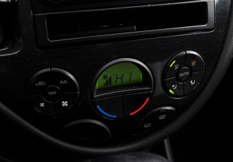 Подержанный автомобиль Ford Focus Sedan 2004 года (16 фото)