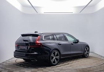 Подержанный автомобиль Volvo V60 2018 года (5 фото)