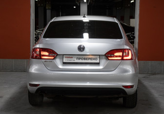 Подержанный автомобиль Volkswagen Jetta Sedan 2013 года (6 фото)