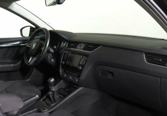 Подержанный автомобиль Skoda Octavia Liftback 2016 года (7 фото)