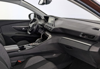 Подержанный автомобиль Peugeot 3008 2019 года (13 фото)