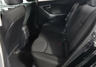 Подержанный автомобиль Hyundai Elantra Sedan 2015 года (9 фото)