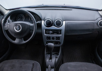 Подержанный автомобиль Renault Sandero 2012 года (13 фото)