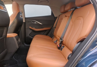 Подержанный автомобиль Omoda C5 2023 года (11 фото)