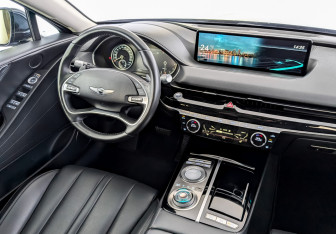 Подержанный автомобиль Genesis G80 2021 года (30 фото)