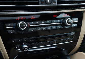 Подержанный автомобиль BMW X5 M 2018 года (21 фото)