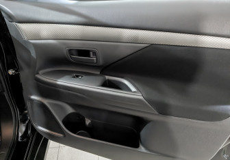 Подержанный автомобиль Mitsubishi Outlander 2018 года (24 фото)