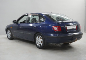 Подержанный автомобиль Hyundai Elantra Sedan 2006 года (7 фото)