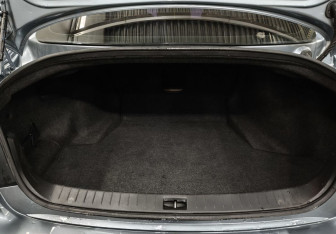 Подержанный автомобиль Infiniti Q50 2014 года (15 фото)