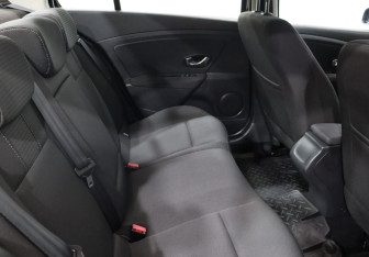 Подержанный автомобиль Renault Fluence 2012 года (18 фото)