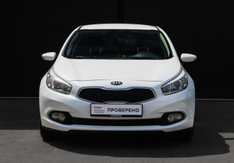 Подержанный автомобиль Kia Ceed Hatchback 2015 года (2 фото)