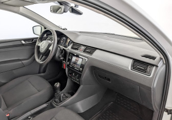 Подержанный автомобиль Skoda Rapid Liftback 2019 года (11 фото)