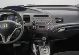 Подержанный автомобиль Honda Civic Sedan 2010 года (14 фото)