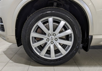 Подержанный автомобиль Volvo XC90 2016 года (12 фото)