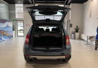 Подержанный автомобиль Renault Duster 2012 года (9 фото)