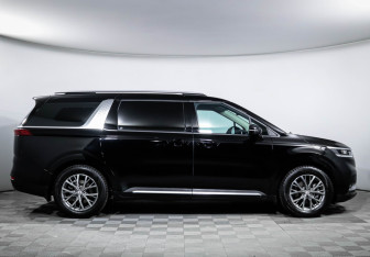 Подержанный автомобиль Kia Carnival 2021 года (4 фото)