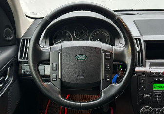 Подержанный автомобиль Land Rover Freelander 2012 года (12 фото)
