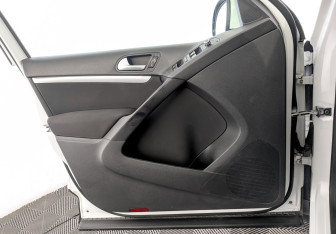 Подержанный автомобиль Volkswagen Tiguan 2015 года (19 фото)