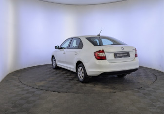 Подержанный автомобиль Skoda Rapid Liftback 2019 года (7 фото)