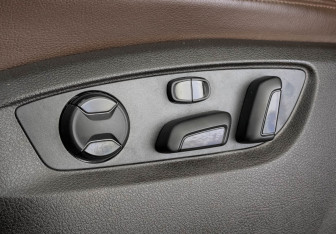 Подержанный автомобиль Volkswagen Touareg 2012 года (26 фото)