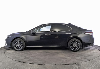 Подержанный автомобиль Toyota Camry Sedan 2023 года (8 фото)